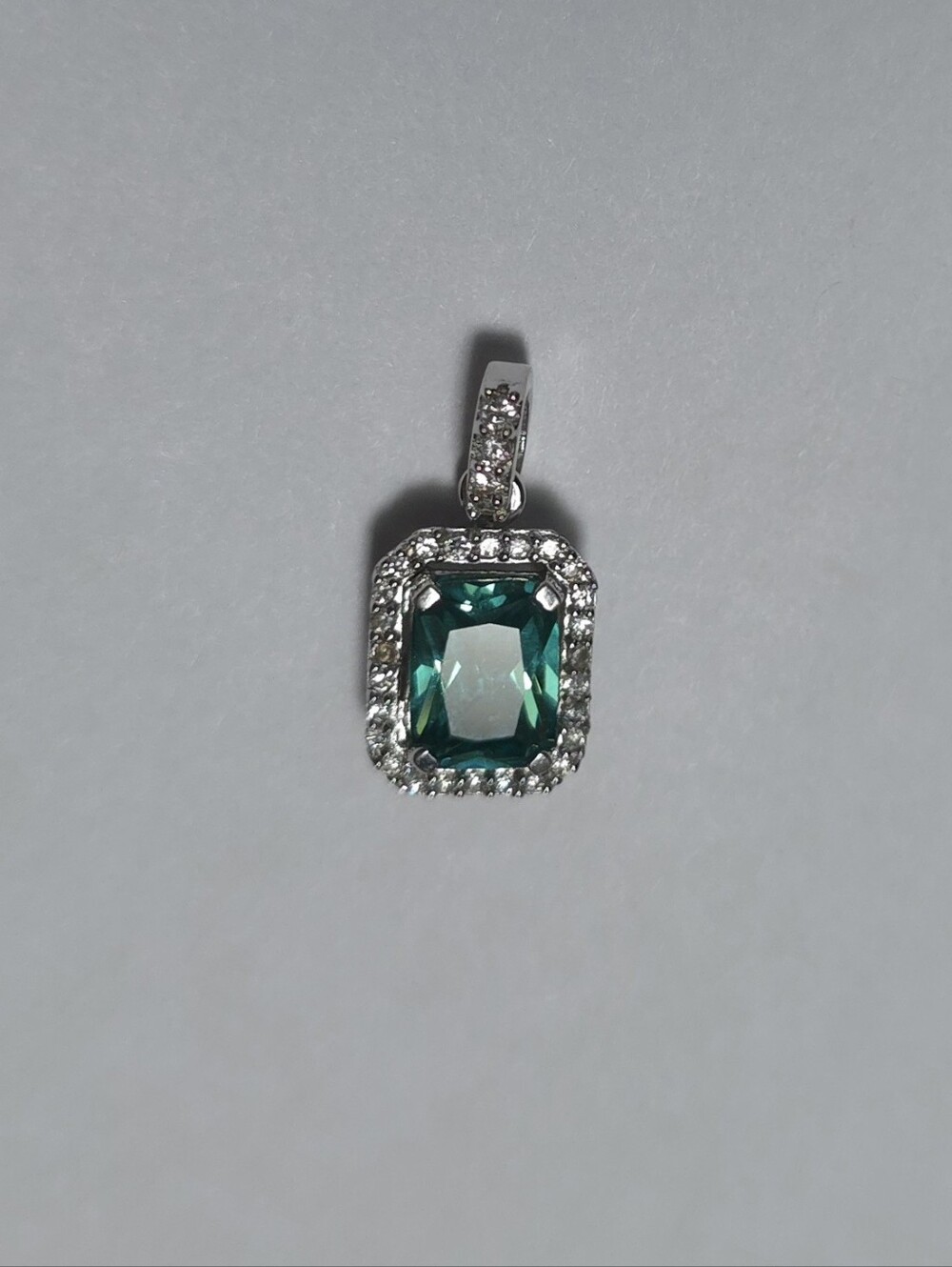 Sterling Silver Necklace Pendant Green Stone